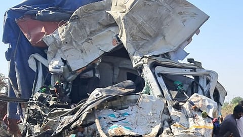 truck collided with each other 150 goat along with three died in yavatmal