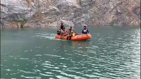 Rajasthan Youth Died After Jumps 150 Feet Into Mine: राजस्थानमध्ये रील्समुळे एका तरुणाने आपला जीव गमावला आहे. या तरुणाने रील्स तयार करण्यासाठी १५० फूटांवरून खदानीत उडी मारली आणि  त्यामध्ये बुडून त्याचा मृत्यू झाला.