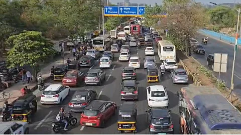 Eastern Express Highway traffic