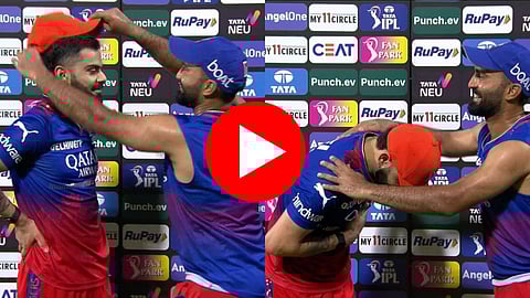 Virat Kohli Viral Video: मन जिंकलस भावा! दिनेश कार्तिकडून ऑरेंज कॅप स्वीकारताच विराटने केलं असं काही- Video