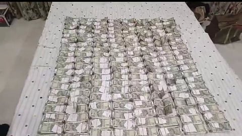 इंजिनियरच्या घरात पैशांचं घबाड