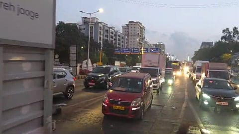 Mumbai News: जम्बो मेगाब्लॉकचा फटका! पूर्व द्रुतगती मार्गावर मोठी वाहतूक कोंडी; मुलुंड ते भांडूपपर्यंत वाहनांच्या रांगा