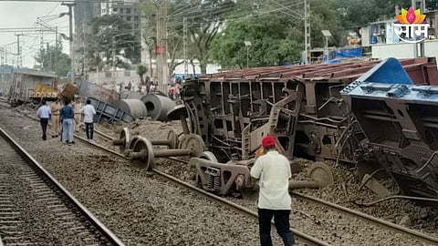 Goods Train Derailed: गुजरातहून मुंबईला येणारी मालगाडी रुळावरून घसरली, चाके निखळली, अर्धे डबे ढिगाऱ्यात, भयंकर VIDEO