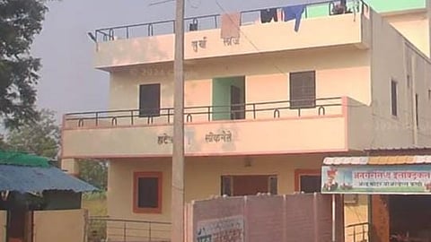 39 arrested near mohol while gambling 1crore 3 lakh material seized