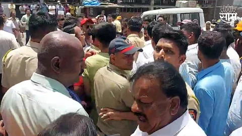 नाशकात भाजप-ठाकरे गट आमने-सामने, फरांदे आणि गीतेंच्या कार्यकर्त्यांमध्ये राडा