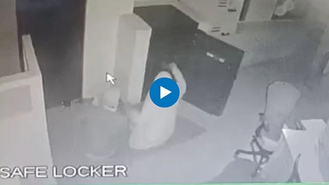 Nashik Bank Robbery : ICICI होम फायनान्स बँके शाखेत चोरी; ५ कोटी किंमतीच्या दागिन्यांवर डल्ला
