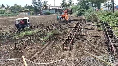 Sangli: अनधिकृत होर्डिंग लागल्यास आता दंड, कोल्हापूर रोडवरील भलं मोठं होर्डिंग हटवलं; सांगली मनपाची कारवाई