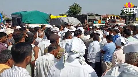 andolan during onion auction in lasalgaon krushi utpanna bazar samiti