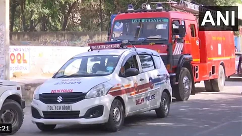 शाळांमध्ये बॉम्ब ठेवल्याची धमकी