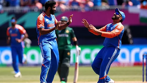 IND vs PAK : बुम- बुम बुमराहाच्या गोलंदाजीसमोर 'बाबर सेना' ढेर; पाकिस्तानचा ६ धावांनी पराभव