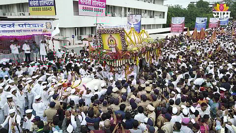 हरिनामाच्या गजरात तुकोबांची पालखी पुण्यात दाखल, फोटो पाहून मन होईल प्रसन्न