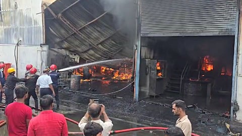 पिंपरी-चिंचवडमध्ये अग्नितांडव; कुदळवाडीत ३ कंपन्या जळून खाक, अग्निशमनदल घटनास्थळी