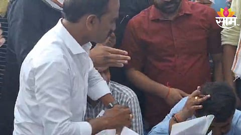 chandrapur police charged mp prathibha dhanorkar brother pravin kakade and congress karyakarta for hitting officer