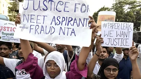 NEET Exam Paper Leak: पेपर फोडणाऱ्यांची खैर नाही; पेपर फोडाल तर ५ वर्षं जेलमध्ये जाल , नवा कायदा लागू