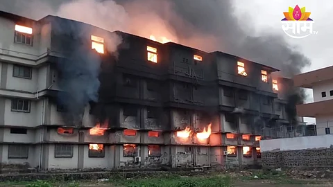 भिवंडीत डायपर बनवणाऱ्या कंपनीला भीषण आग; परिसरात काळ्याकुट्ट धुराचे लोट