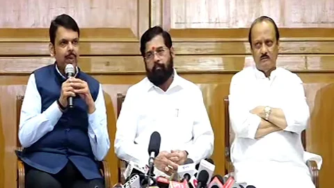 Devendra Fadnavis : उद्धव ठाकरे मुख्यमंत्री असताना सर्वाधिक पेपरफुटी; पावसाळी अधिवेशनापूर्वी फडणवीसांचा गंभीर आरोप, VIDEO