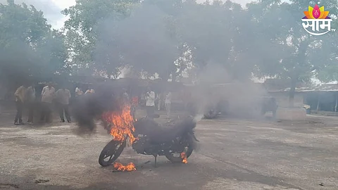 farmer set fire to bike in hingoli protests against maharashtra government