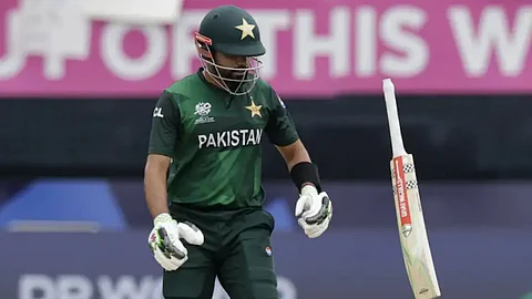 Babar Azam Record: बाबर आझमचा मोठा कारनामा! मोडून काढला एमएस धोनीचा महारेकॉर्ड