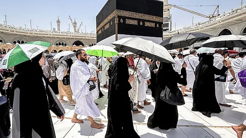 Haj Pilgrims Death: मक्केत सूर्य ओकतोय आग; तापमान ५२ अंशावर, उष्णतेमुळे ५५० हून अधिक हज यात्रेकरूंचा मृत्यू