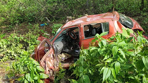 रायगडमध्ये भीषण अपघात! भरधाव कार झाडाला आदळली, 3 जणांचा जागीच मृत्यू