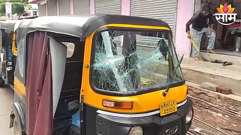 youth broked glass of 12 auto rickshaw at diva railway station