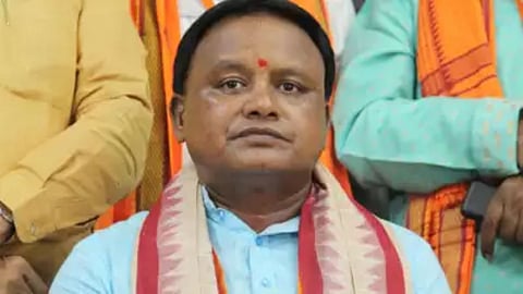 Odisha CM Majhi: मोहन चरण माझींना कधीकाळी झोपावं लागलं होतं फुटपाथवर; आज बनलेत ओडिशाचे मुख्यमंत्री