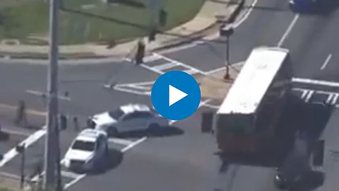 Bus Hijack video: चालकाच्या डोक्यावर बंदूक लावत बस केली हायजॅक; पोलिसांनी ३० किमीपर्यंत केला गुन्हेगाराचा सिनेस्टाईल