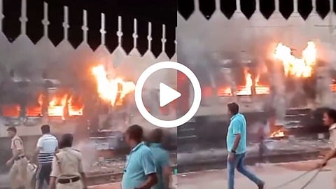 Patna-Jharkhand Train Fire: पटना-झारखंड पॅसेंजर ट्रेनला भीषण आग; पाहा थरकाप उडवणारा Video