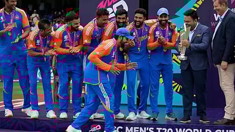 PM Modi : वर्ल्ड कप घेताना रोहितचा जबराट डान्स; हटके स्टेप्सने पीएम मोदींचंही लक्ष वेधलं, पाहा व्हिडिओ