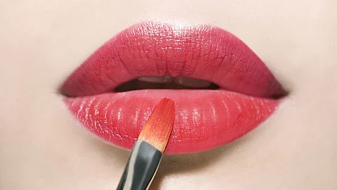 Don't Do This Makeup Mistakes