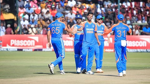 IND vs ZIM: मुकेश कुमार आणि आवेश खानच्या भेदक गोलंदाजीसमोर झिम्बाब्वे ढेर;  १०० धावांनी टीम इंडियाचा  विजय