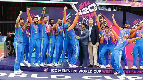 T20 WC: रोहित शर्मासह मुंबईतील 3 खेळाडू घेणार मुख्यमंत्र्यांची भेट, वर्ल्ड चॅम्पियन्सला मिळणार प्रत्येकी 1 कोटींचं बक्षीस
