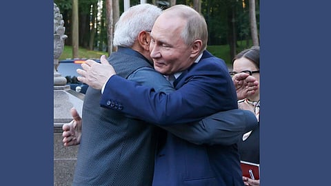 पीएम मोदी आणि पुतिन यांची अनौपचारिक भेट