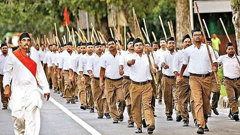संघम् शरणम् गच्छामि! सरकारी कर्मचाऱ्यांना आता संघात एन्ट्री, बंदी हटवण्यामागचं कारण काय? पाहा व्हिडिओ