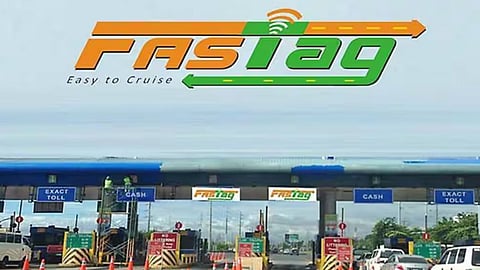 FasTag: फडणवीस सरकारचा मोठा निर्णय, सर्व वाहनांसाठी फास्ट-टॅग अनिवार्य