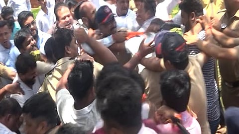 Rajkot Fort: ठाकरे- राणेंचे कार्यकर्ते किल्ल्यावरच भिडले; महाराजांच्या राजकोट किल्ल्यावर लज्जास्पद राडा