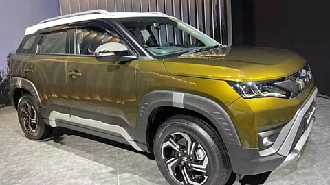 Maruti Brezza Car: एक नंबर! फक्त २ लाख रुपयात घरी आणा Maruti Brezza कार