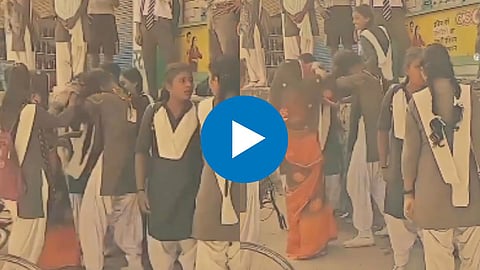 Girls Fighting Video