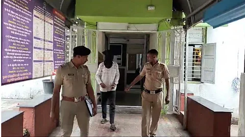 Nashik Crime: आपटी बॉम्ब घेऊन देण्याचे अमिष देत ७ वर्षाच्या चिमुकलीचा विनयभंग