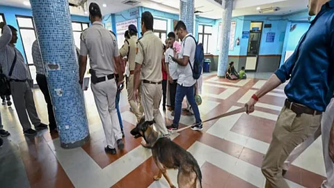 देशातील CRPF शाळा टार्गेटवर; ईमेलद्वारे दिली बॉम्बने उडवण्याची धमकी