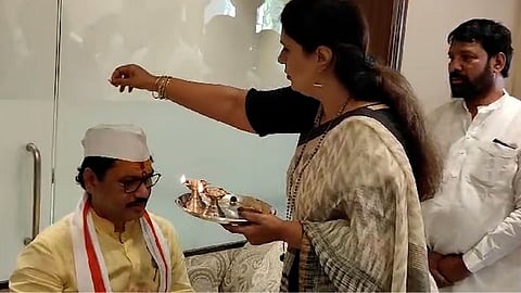 Dhananjay Munde Meet Pankaja Munde
