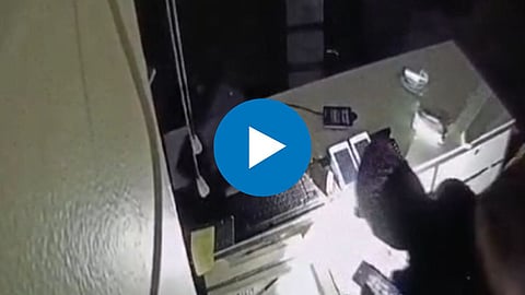 Robbery in Chitale Bandhu Shop