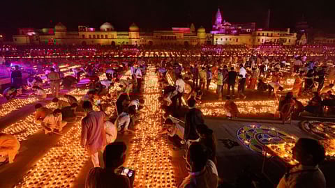 Dev Deepawali 2024: कधीये देव दिवाळी? वाराणसी आणि देव दिवाळीचा संबंध काय?जाणून घ्या