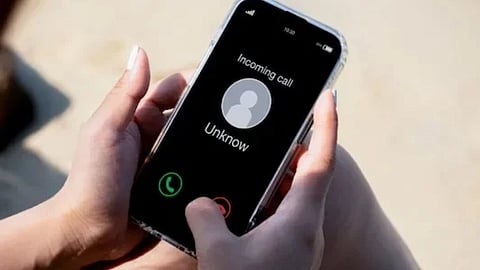 एक नंबर! आता कॉलसाठी नसणार SIMची गरज; भारतात पहिल्यांदा Satellite to Device सर्विस सुरू