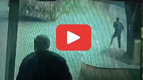 Ambarnath Accident CCTV: अंबरनाथमध्ये अपघाताचा थरार! दुचाकीला धडक देत टेम्पो पलटी, एकाचा जागीच मृत्यू