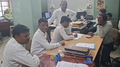 भावाच्या बँक खात्यावर जमा झाले लाडक्या बहिणीचे ७५०० रुपये; पठ्ठ्याने सरकारला पुन्हा दिले, कुठे घडला प्रकार?