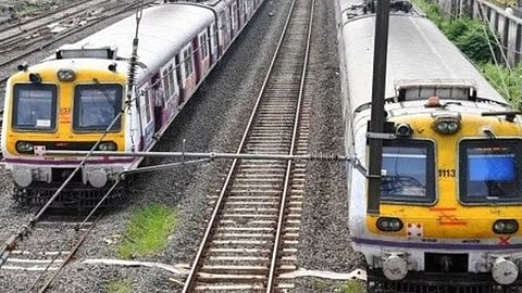 Mumbai Local: केबल चोरली लोकल थांबली! कसारा ते कल्याणदरम्यानची वाहतूक ठप्प; मुंबईच्या दिशेने येणाऱ्या प्रवाशांचे हाल
