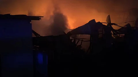Mumbai Fire : मुंबईच्या मानखुर्दमध्ये भंगार गोदामाला भीषण आग, अग्निशमन दलाच्या ८ गाड्या घटनास्थळी