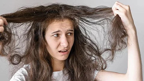 Hair Care Routine ड्राय झालेल्या केसांना वैतागलात? मग हा घरगुती उपाय एकदा करून पाहाच