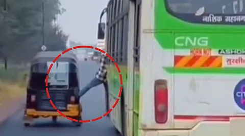 Nashik Bus Rickshaw Viral Video